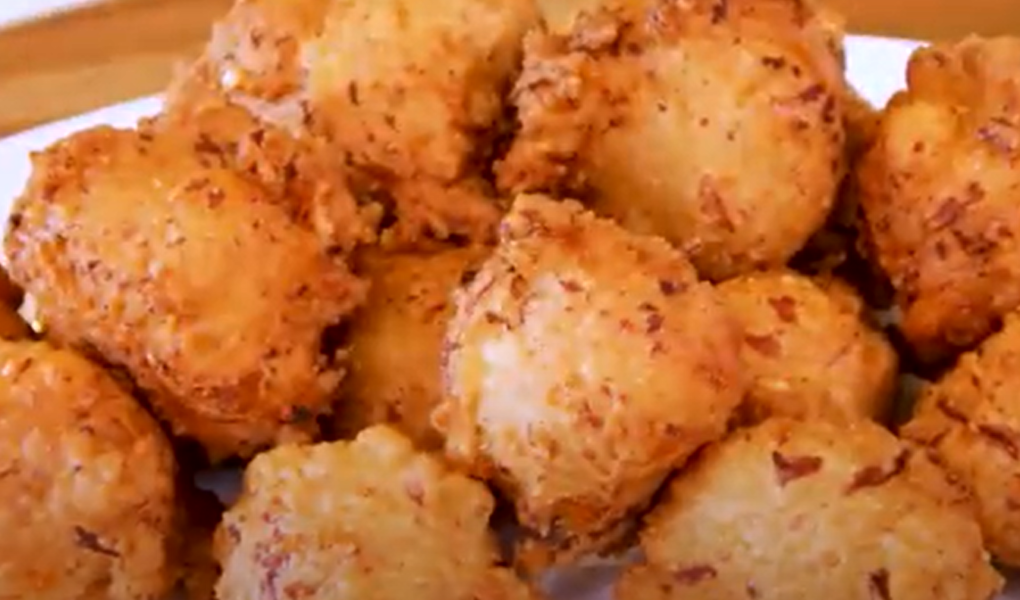BOLINHO DE CENOURA RECHEADO DE QUEIJO