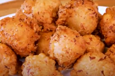 Bolinho de cenoura recheado de queijo BOLINHO DE CENOURA RECHEADO DE QUEIJO