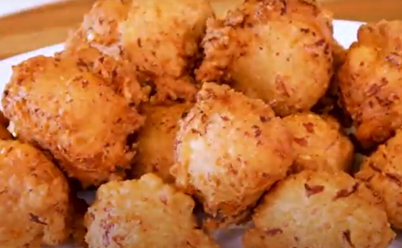 BOLINHO DE CENOURA RECHEADO DE QUEIJO