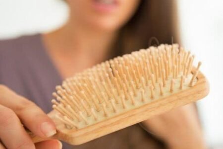 como limpar escova de cabelo