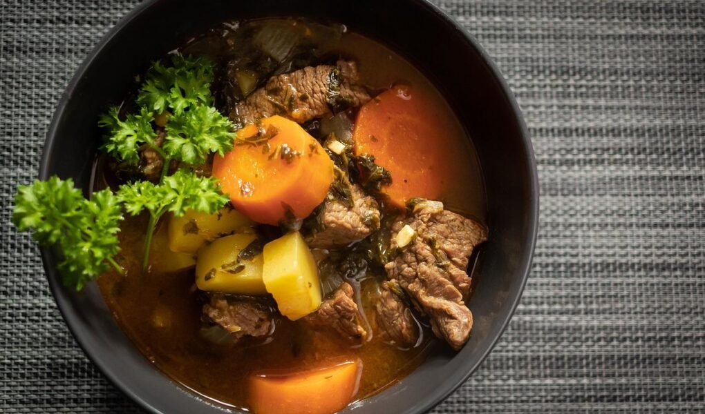 Receitas de sopa gourmet para aquecer o seu inverno RECEITAS DE SOPA GOURMET PARA AQUECER O SEU INVERNO