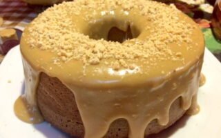Bolo de fubá com paçoca