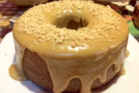 Bolo de fubá com paçoca Bolo de fubá com paçoca
