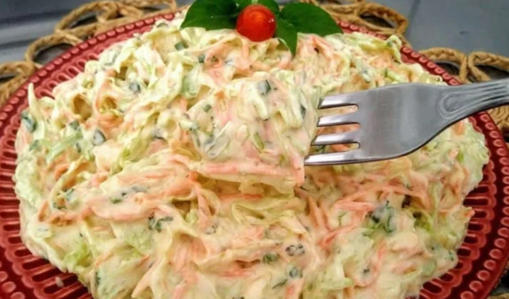 Salada de Repolho e molho de Iogurte grego Salada de Repolho e molho de Iogurte grego