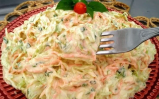 Salada de Repolho e molho de Iogurte grego