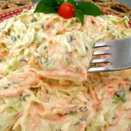 Salada de Repolho e molho de Iogurte grego
