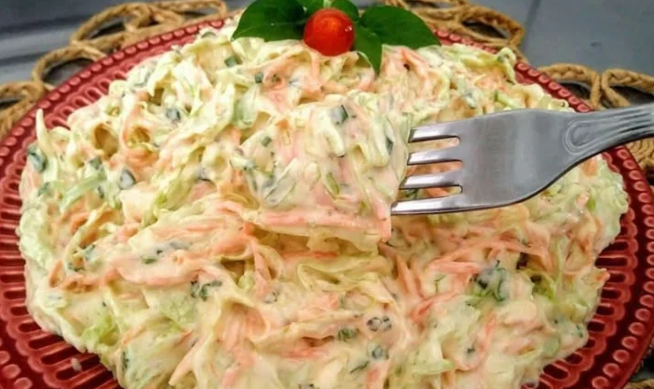 Salada de Repolho e molho de Iogurte grego