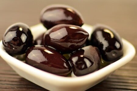 Olives 1800313 1920 450x300
