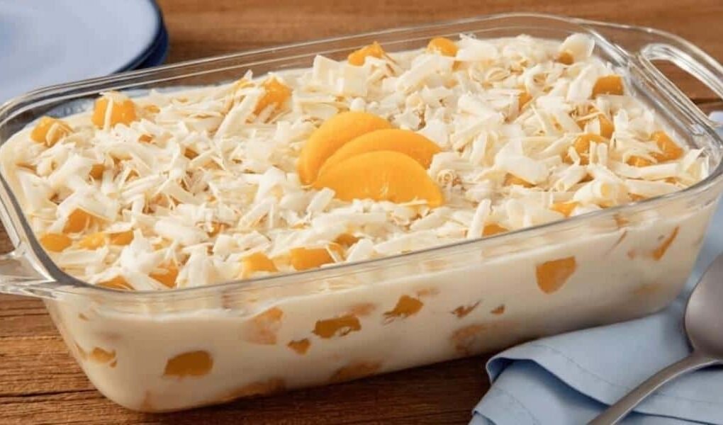 Mousse de pêssego com gelatina Mousse de pêssego com gelatina