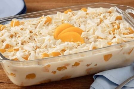 Mousse de pêssego com gelatina