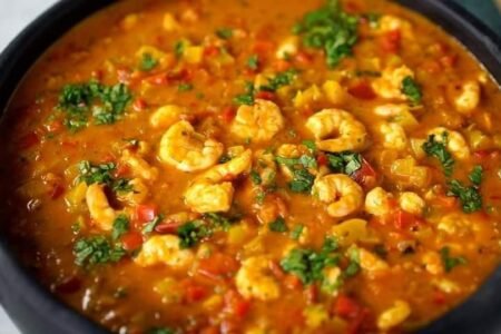 Moqueca Rápida de Camarão MOQUECA RÁPIDA DE CAMARÃO