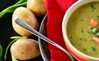 CALDO VERDE COM MANDIOCA