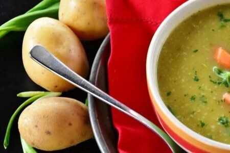 CALDO VERDE COM MANDIOCA