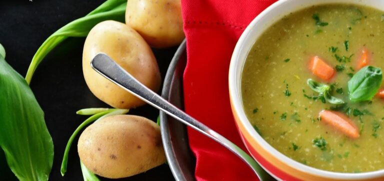 CALDO VERDE COM MANDIOCA