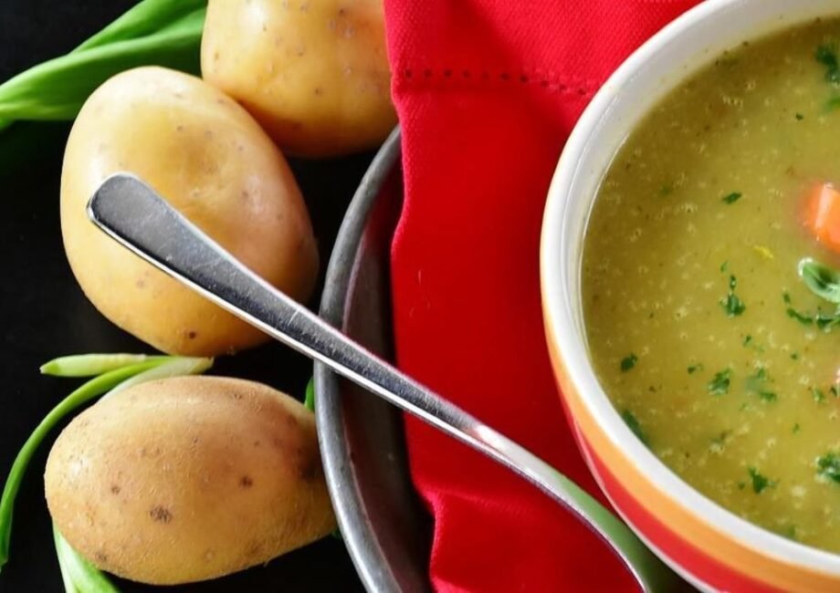 CALDO VERDE COM MANDIOCA