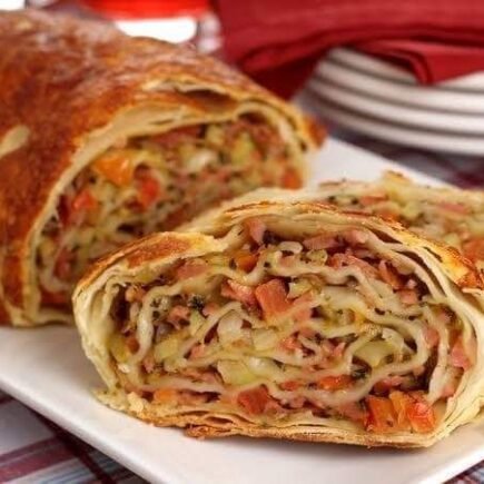 Rocambole de Massa de Pastel rocambole de carne moída com bacon, rocambole salgado, rocambole de frango, rocambole de linguiça