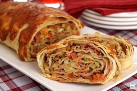 rocambole de carne moída com bacon, rocambole salgado, rocambole de frango, rocambole de linguiça