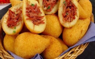 Coxinha De Mandioca Com Carne Seca 320x200