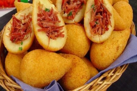 Coxinha De Mandioca Com Carne Seca 450x300