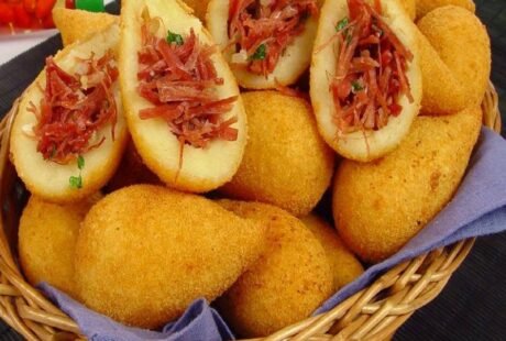 Coxinha De Mandioca Com Carne Seca 460x310