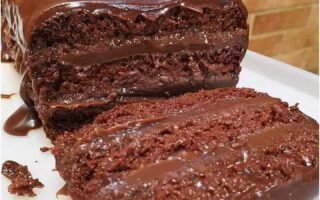 BOLO DE CHOCOLATE RECHEADO