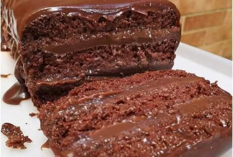 BOLO DE CHOCOLATE RECHEADO