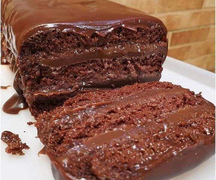BOLO DE CHOCOLATE RECHEADO