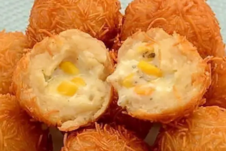 Salgado de milho com queijo que derrete na boca, confira