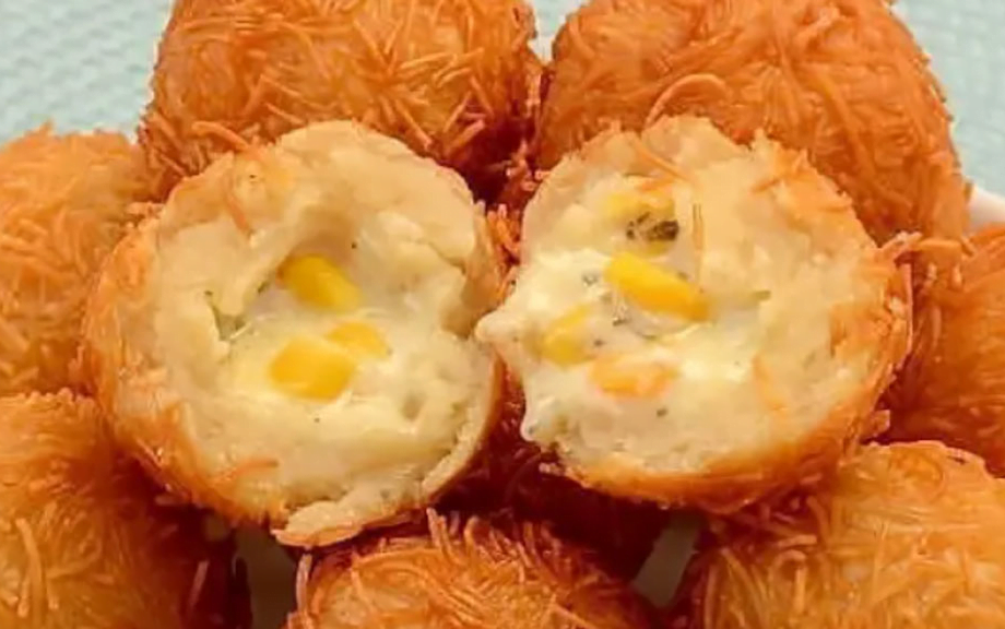 Salgado de milho com queijo que derrete na boca, confira