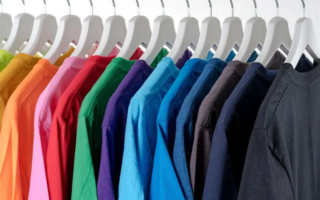 organizar guarda roupa por cores