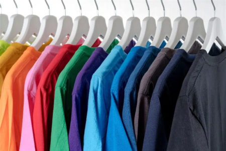 organizar guarda roupa por cores