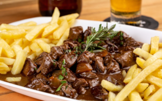Picadinho de carne ao vinho