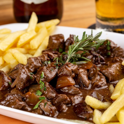 Picadinho de carne ao vinho