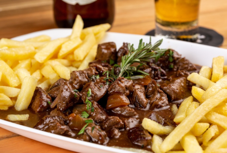 Picadinho de carne ao vinho