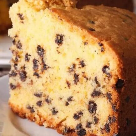 BOLO DE BANANA COM GOTAS DE CHOCOLATE FB IMG 1687826259795 1 435x435