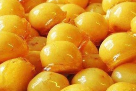 Bala de coco baiana caramelizada