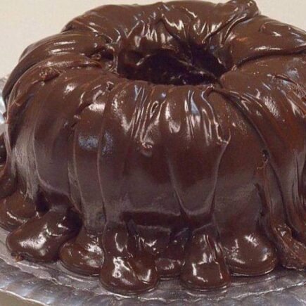 Como fazer bolo de chocolate fácil e rápido Bolo Trufado de Chocolate