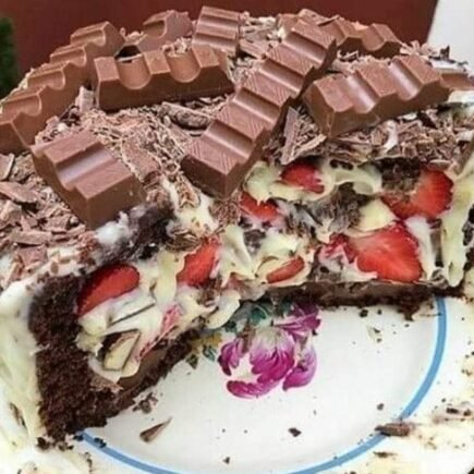 Delícia Dupla: Bolo Kinder de Chocolate com Brigadeiro! Bolo Kinder de Chocolate com Brigadeiro