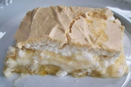 Torta de Banana com Creme e Suspiro