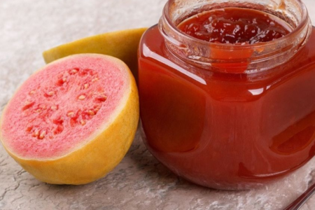 Geleia de Goiaba: O Sabor Autêntico da Tradição Brasileira! Geleia de Goiaba