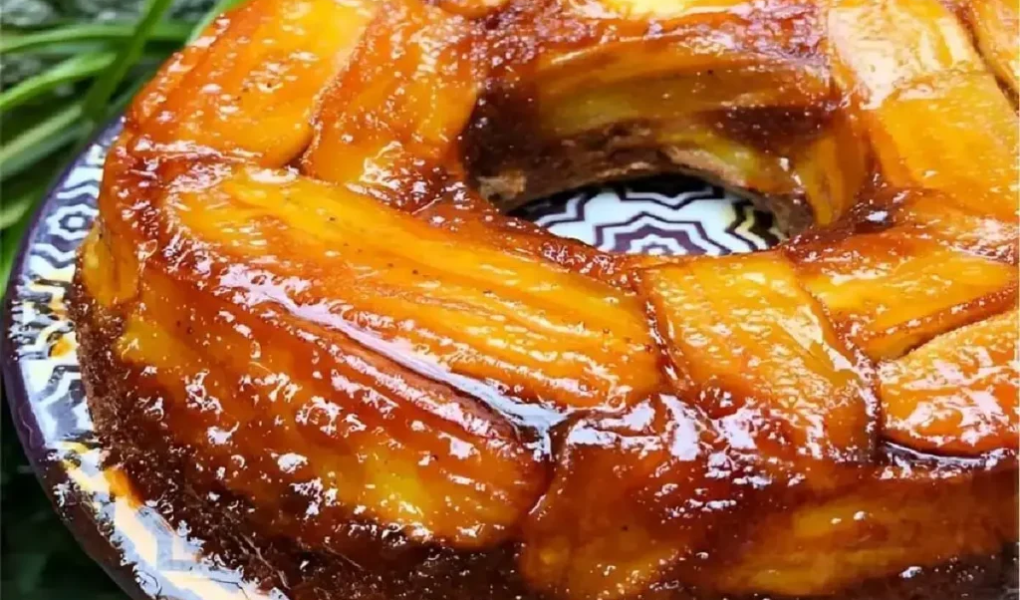 Bolo de banana caramelizado de liquidificador Bolo de banana caramelizado