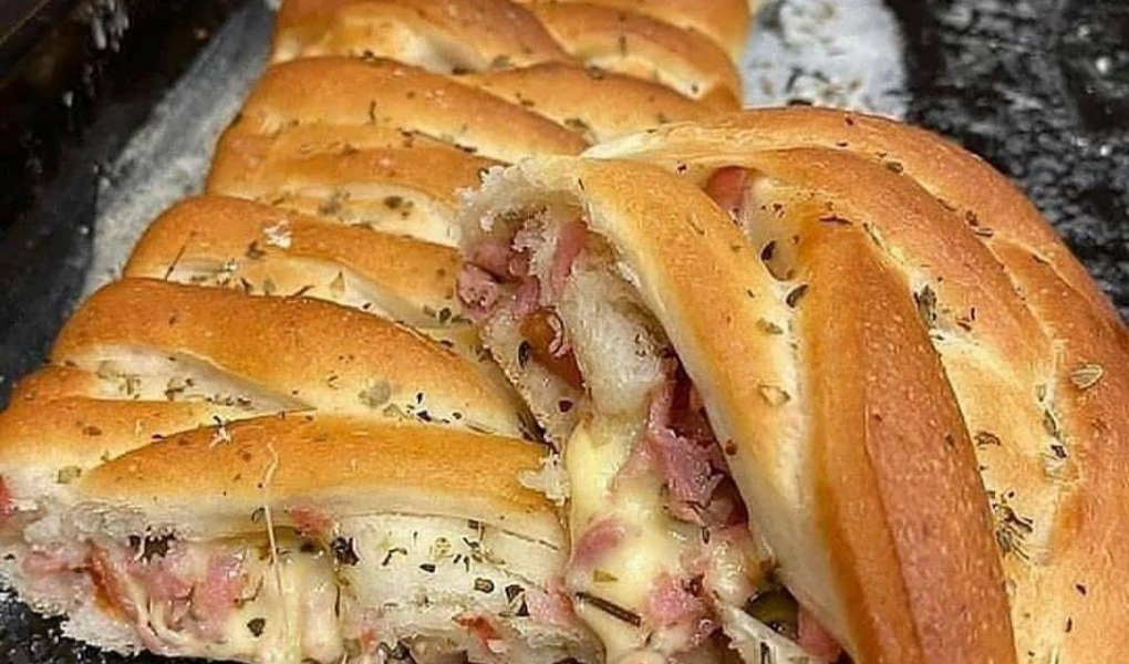 Pão pizza de forno simples: uma delícia fácil de fazer Pão pizza de forno simples
