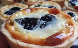 Tortinhas de Leite Condensado com Ameixas