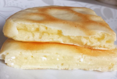 Pão de queijo na frigideira de tapioca