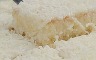 Bolo de coco gelado