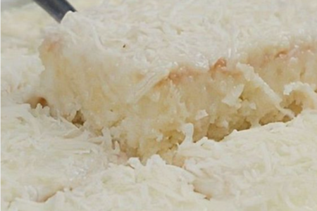 Bolo de coco gelado Bolo de coco gelado