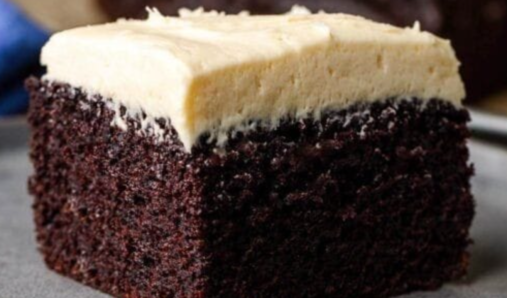 Bolo de Chocolate com Mousse de Maracujá
