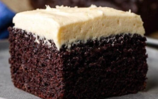 Bolo de Chocolate com Mousse de Maracujá