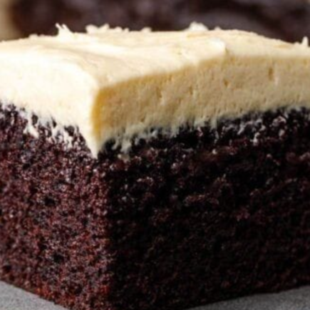 Bolo de Chocolate com Mousse de Maracujá Bolo de Chocolate com Mousse de Maracujá