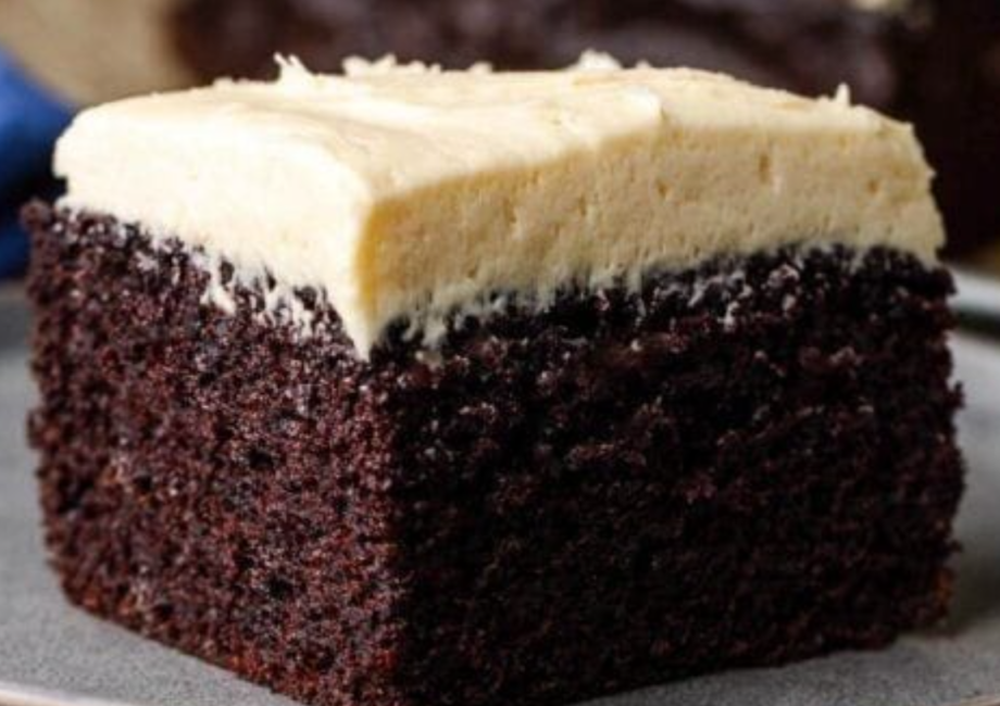 Bolo de Chocolate com Mousse de Maracujá